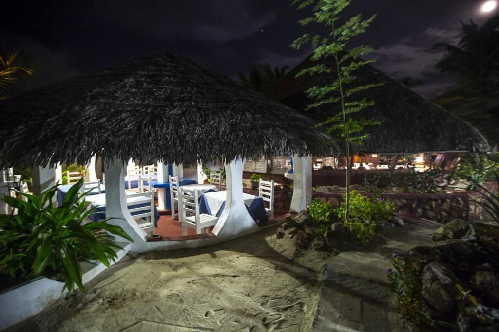 Chez Maggie Hotel & Restaurant Morondava Exterior foto