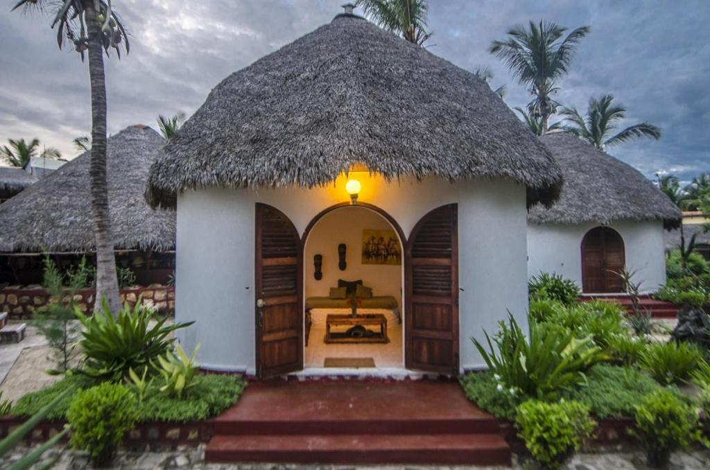 Chez Maggie Hotel & Restaurant Morondava Exterior foto