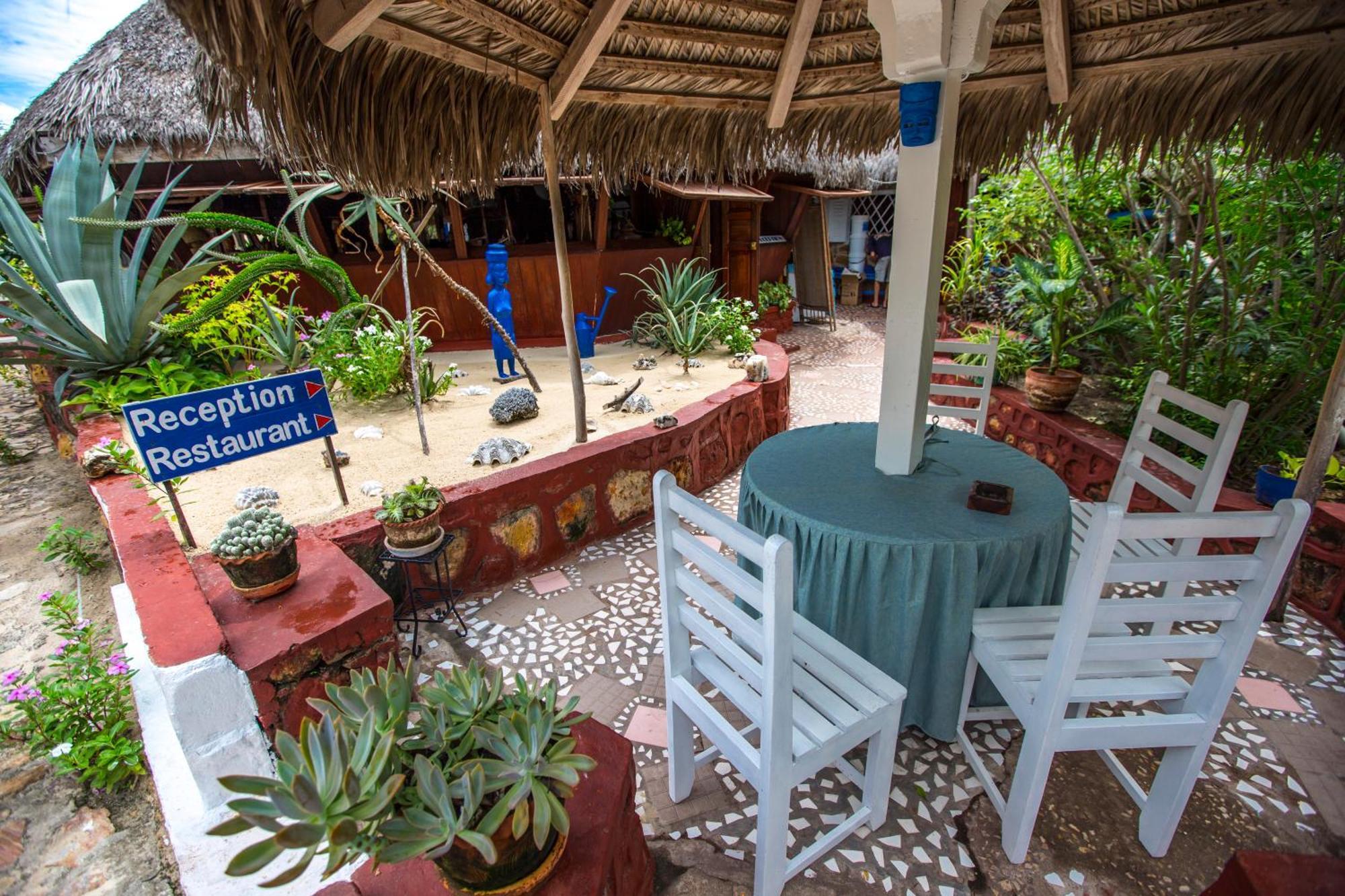 Chez Maggie Hotel & Restaurant Morondava Exterior foto