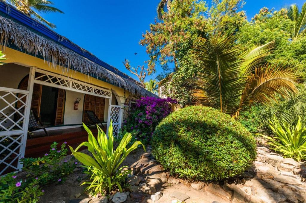 Chez Maggie Hotel & Restaurant Morondava Exterior foto